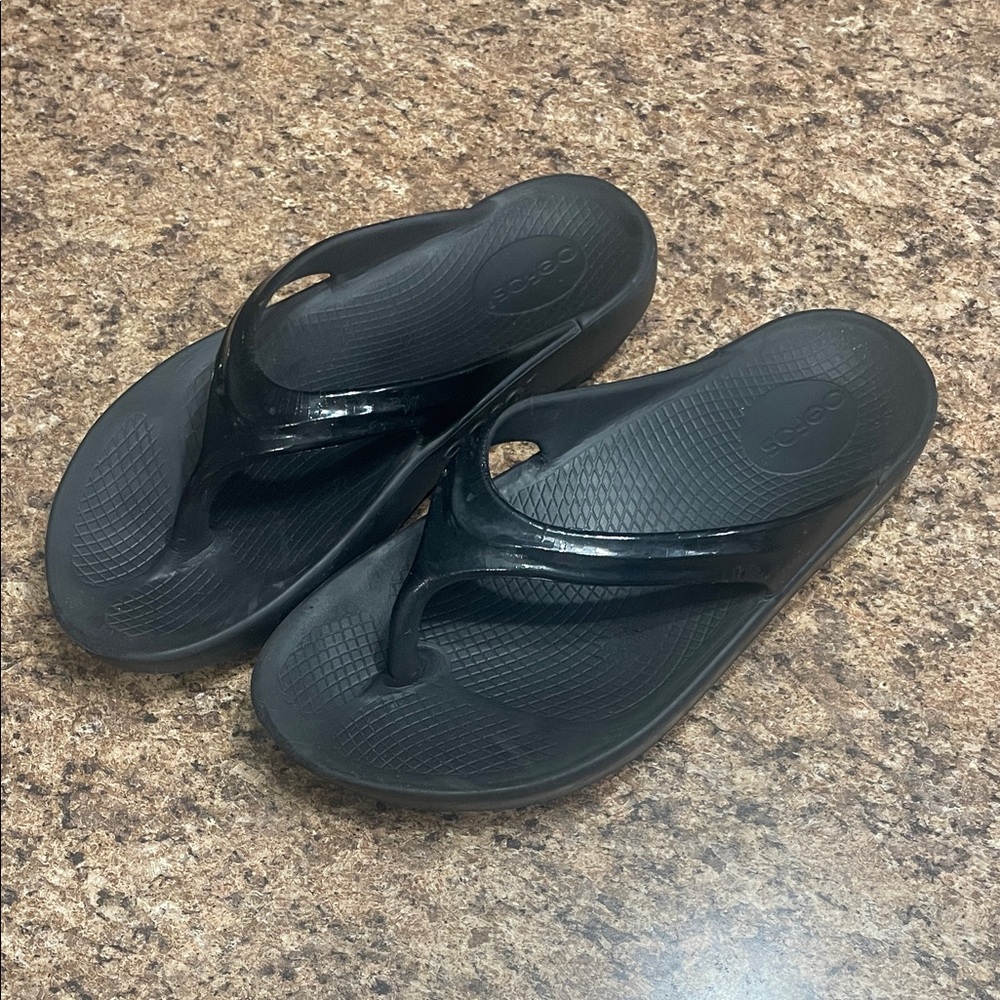 OOFOS Black Comfort Sandals 8